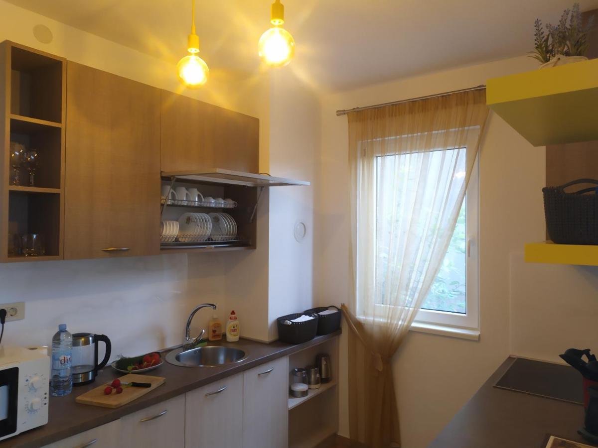 Aurora House Duplex Lägenhet Njivice Exteriör bild
