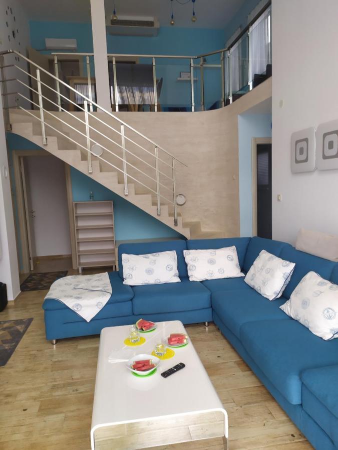 Aurora House Duplex Lägenhet Njivice Exteriör bild