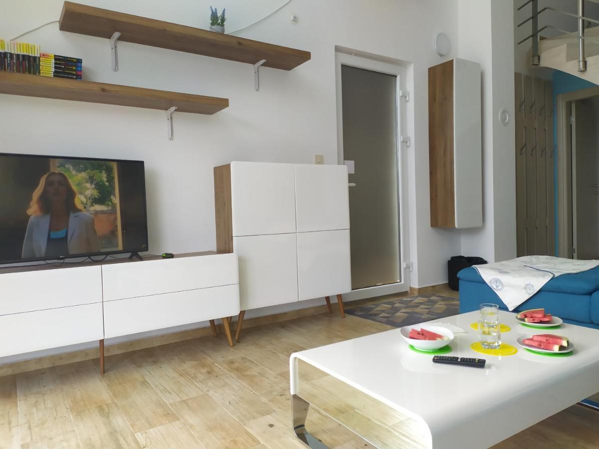 Aurora House Duplex Lägenhet Njivice Exteriör bild