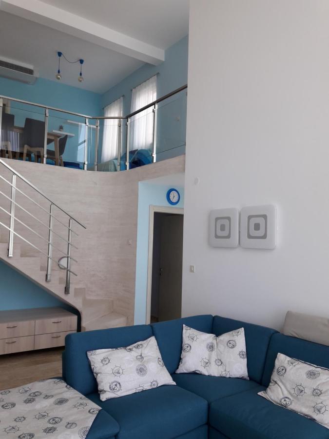 Aurora House Duplex Lägenhet Njivice Exteriör bild